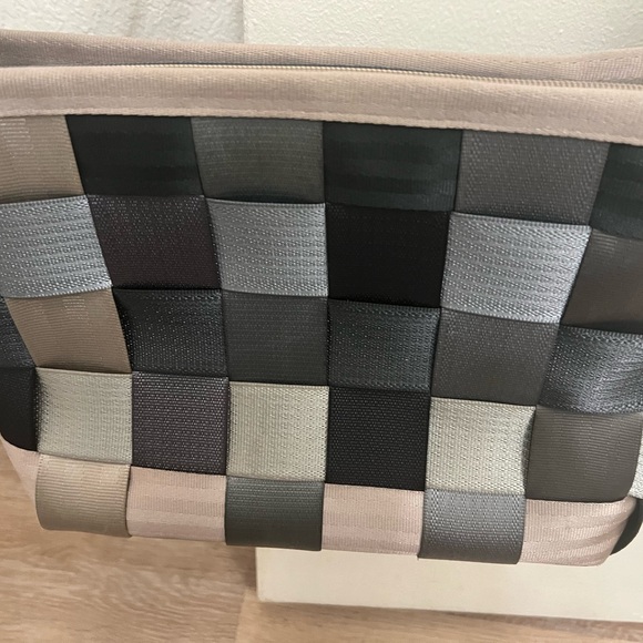 Collectible Seat 💺 belt purse made by Harvey’s - Picture 2 of 6